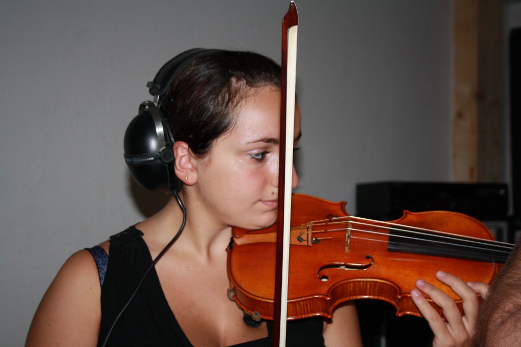 Aurore (violon) en plein enregistrement
